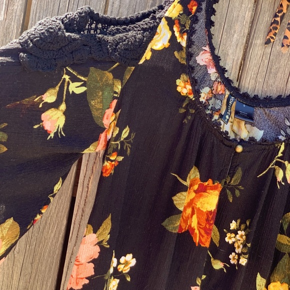 Size Small IVORY LOVE peek a boo shoulder blouse, with Crochet inlay. - Picture 3 of 6